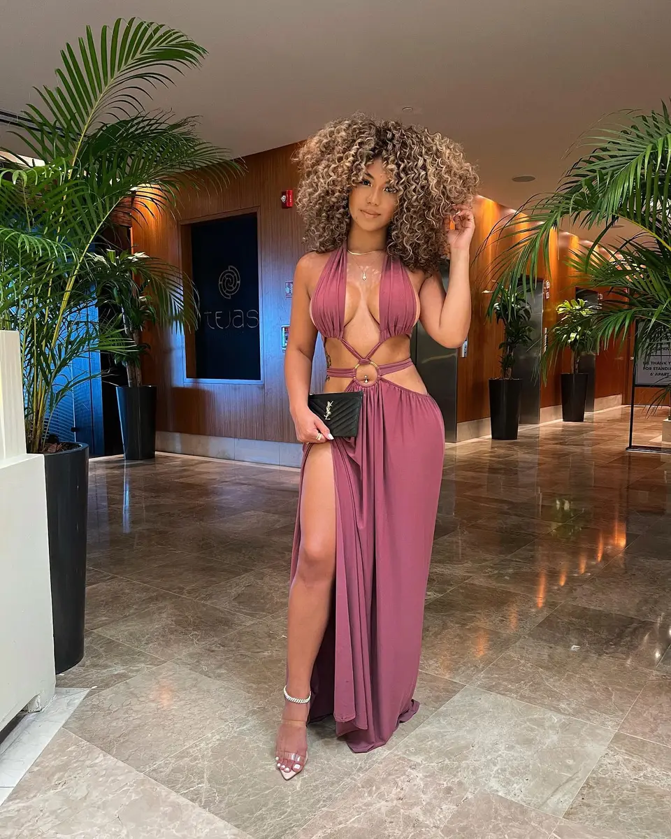 Amber escort in Dubai
