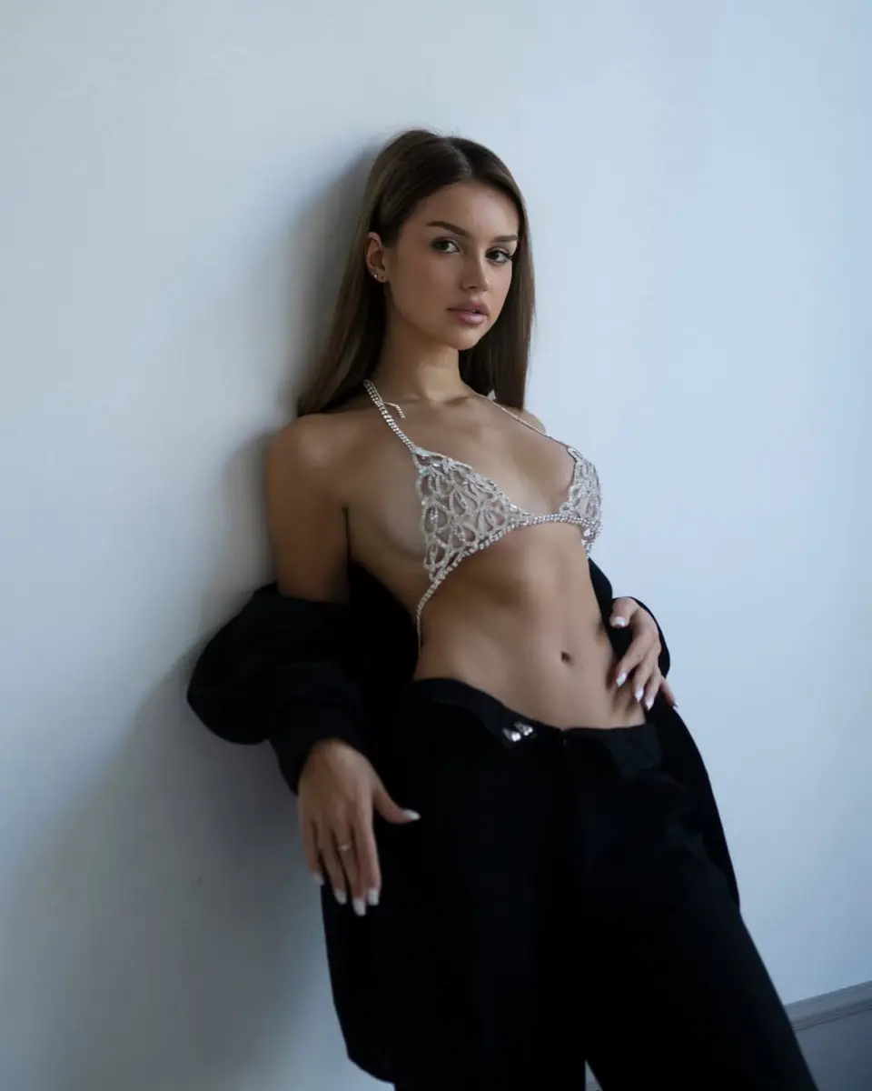 Charlotte escort in Dubai