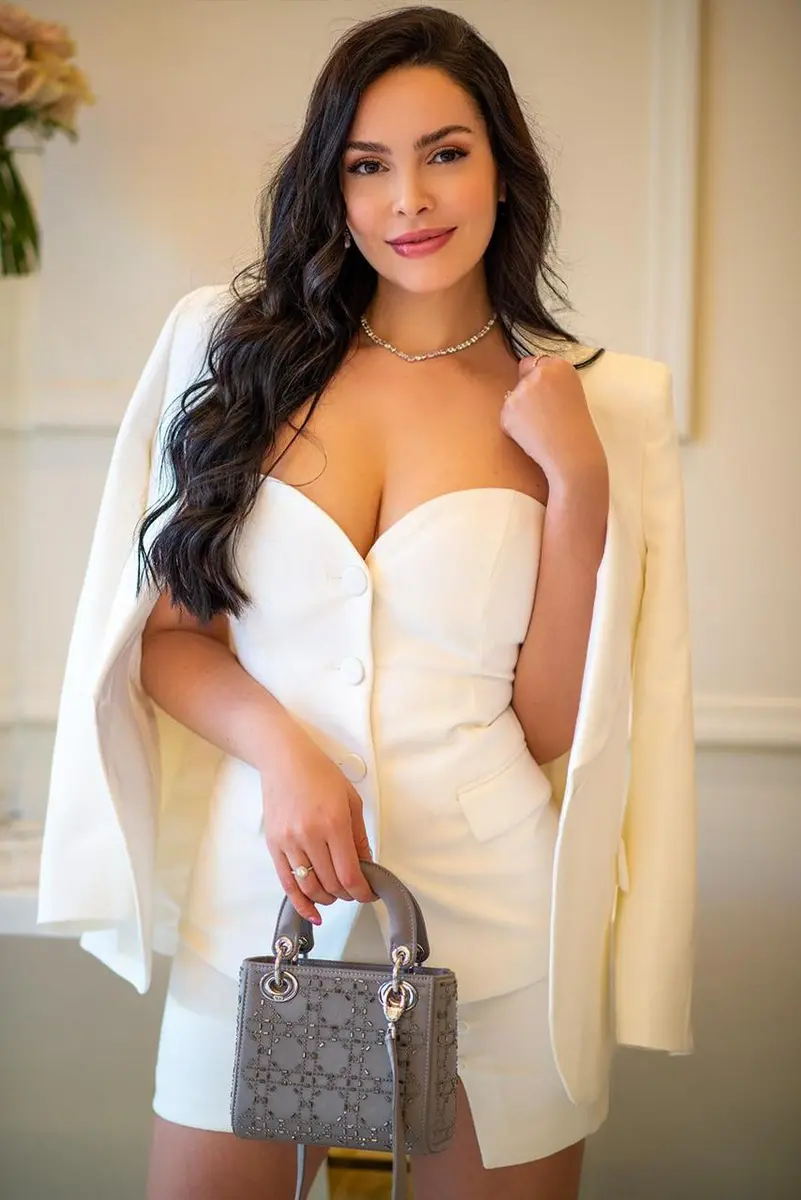 Clare escort in Dubai