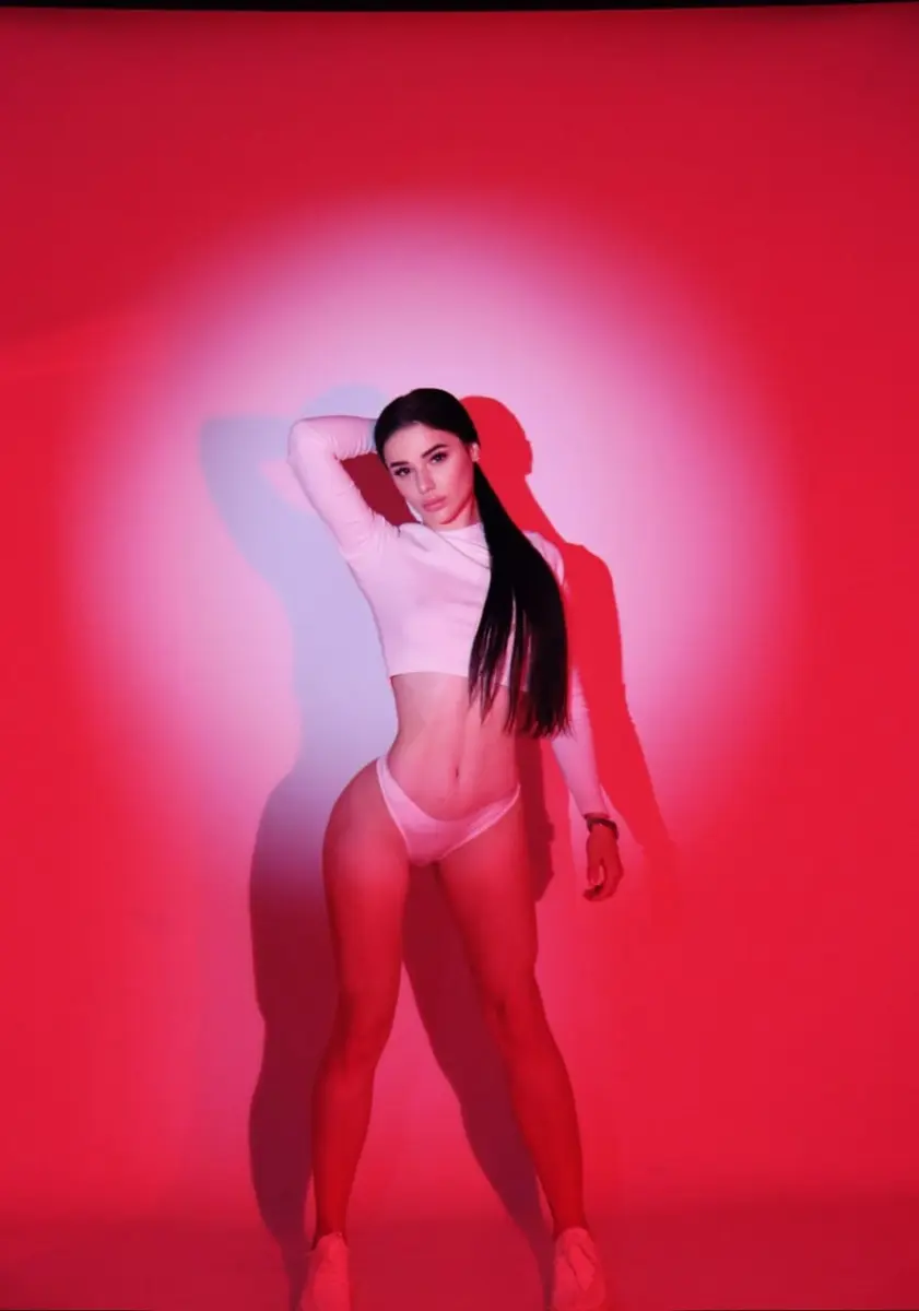 Emma escort in Dubai