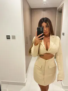 Faye escort in Dubai