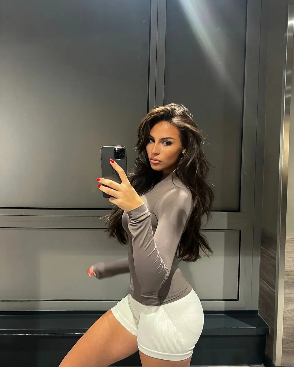 Loren escort in Dubai