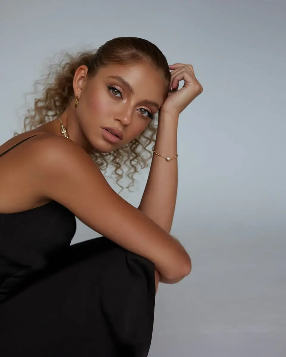 Luna escort in Dubai