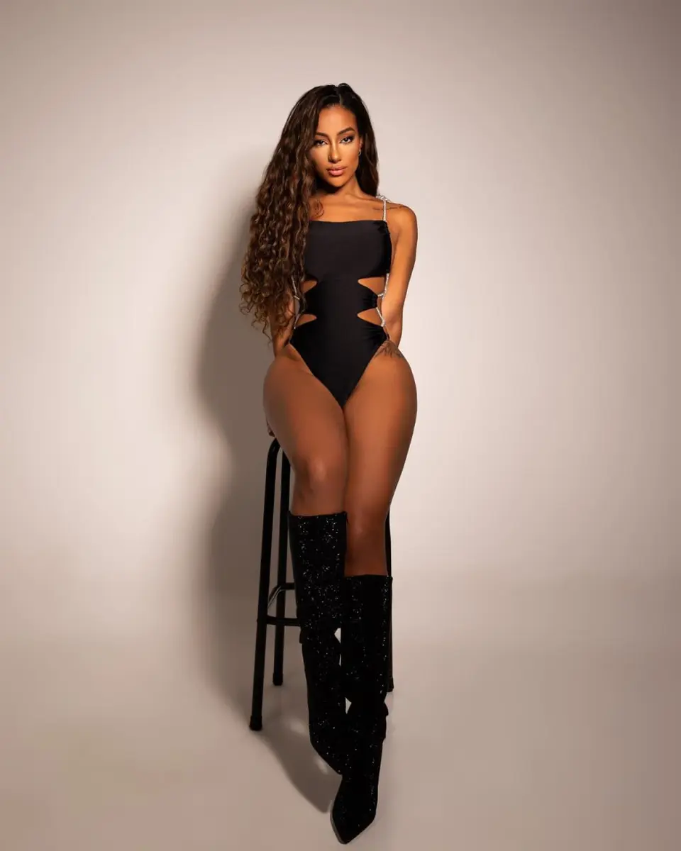 Mirella escort in Dubai