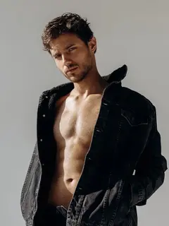 Roman escort in Dubai