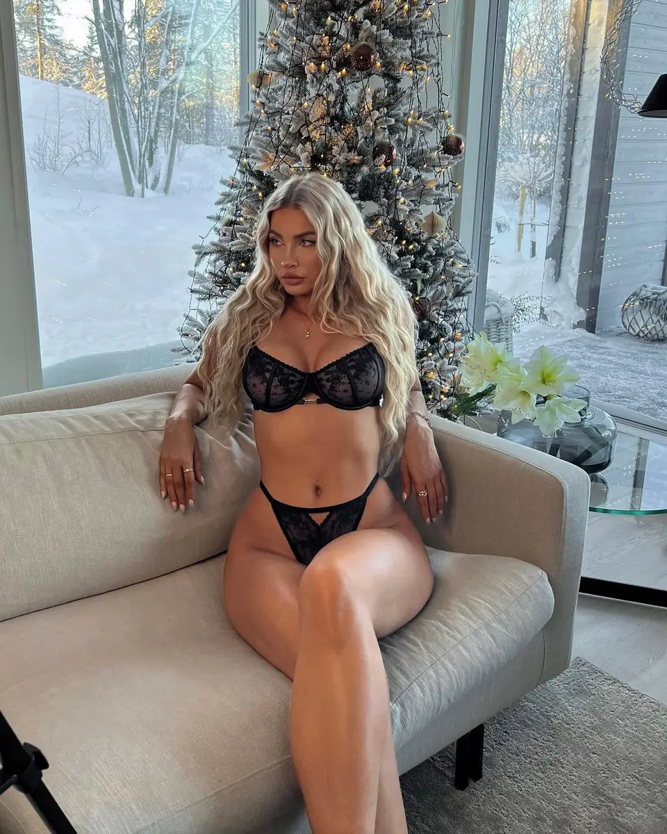 Roseline escort in Dubai