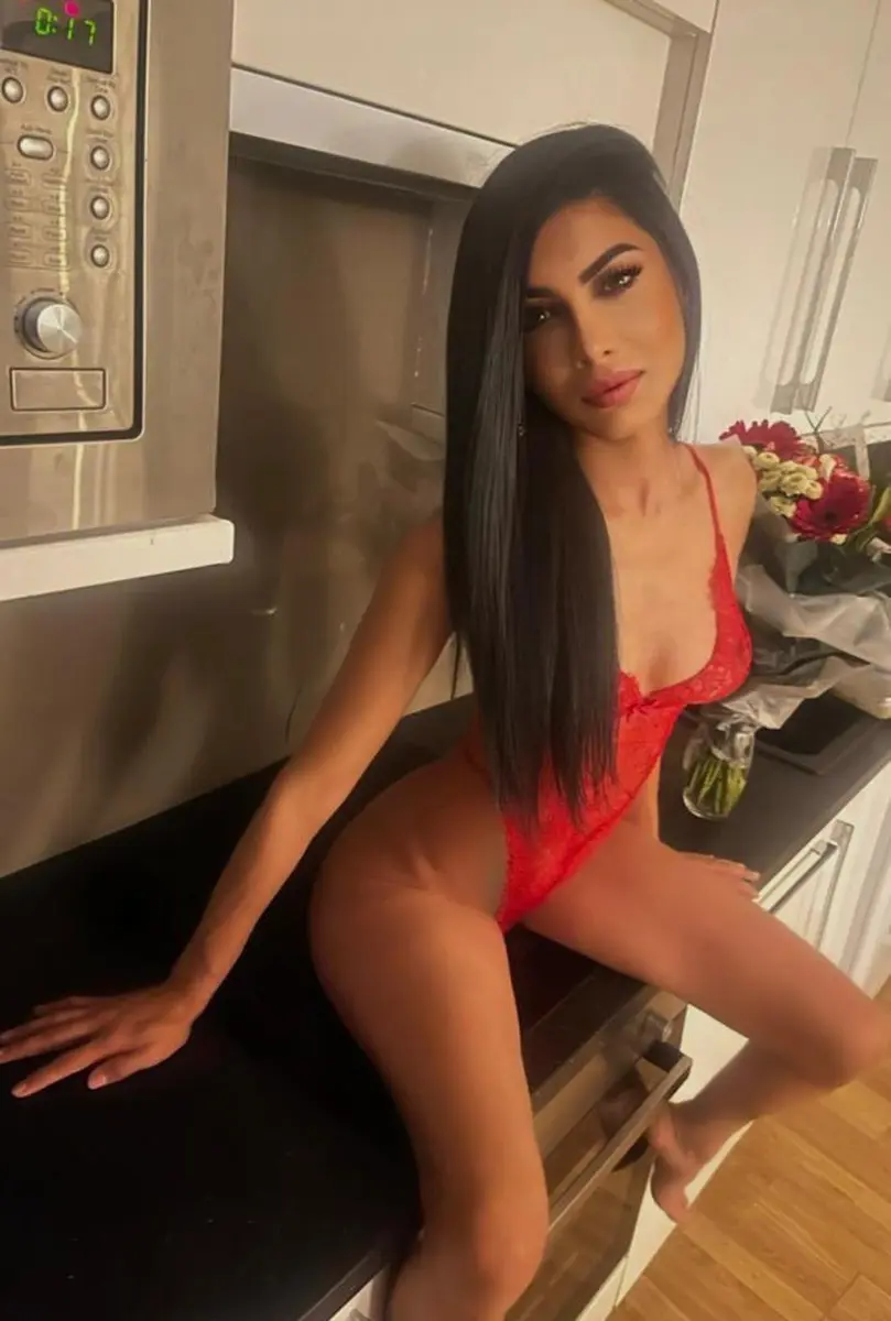 Ruby escort in Dubai