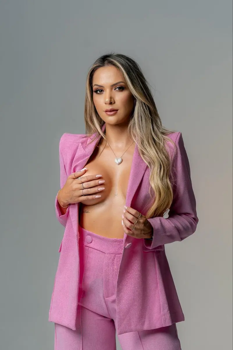 VICTORIA  escort in Dubai