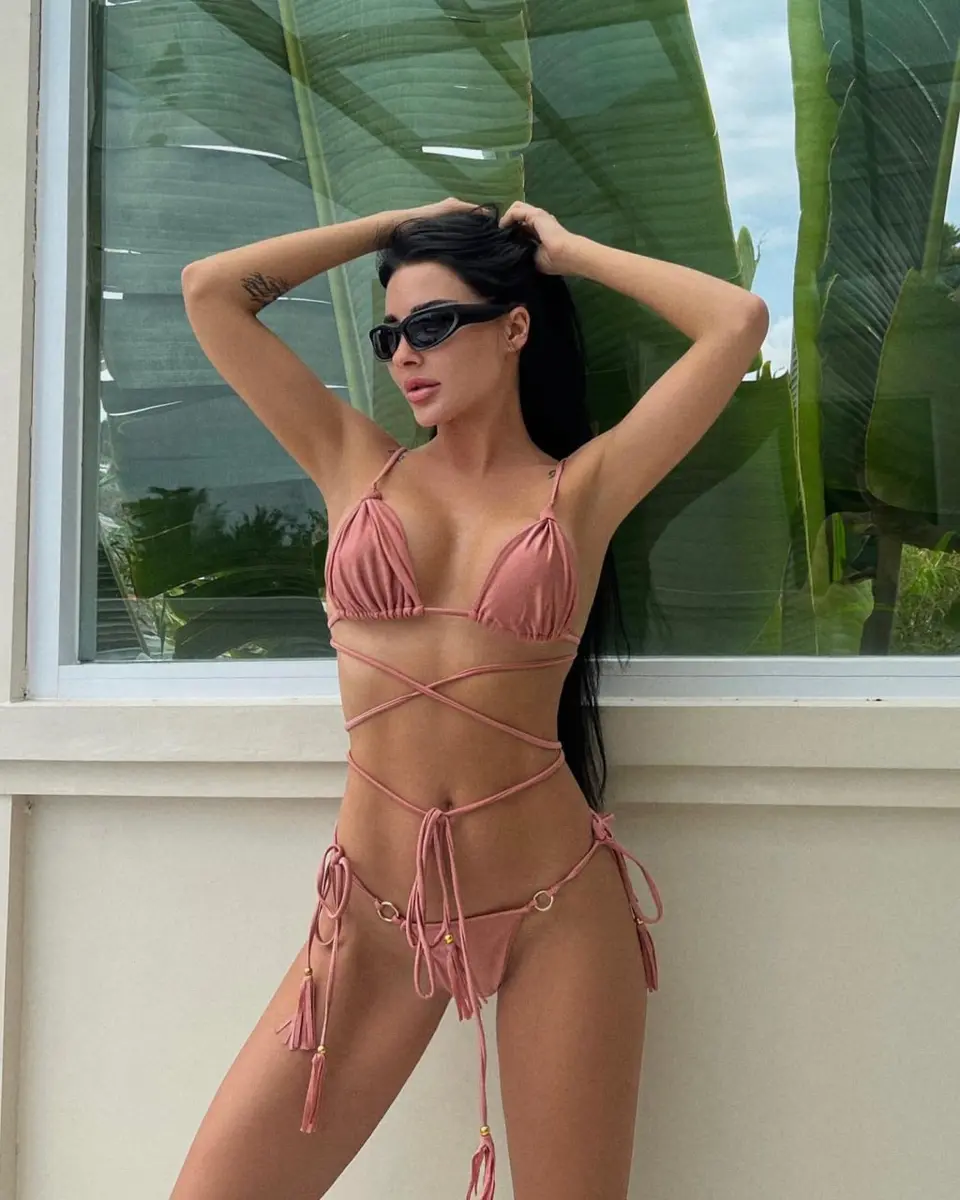 Victoria escort in Dubai